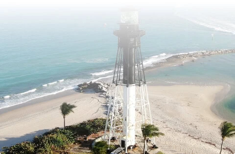 A lighthouse near Boca Raton beach symbolizes vein treatment and vein health.